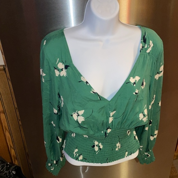 Abercrombie & Fitch Green Floral Crop 💚 - Picture 13 of 15